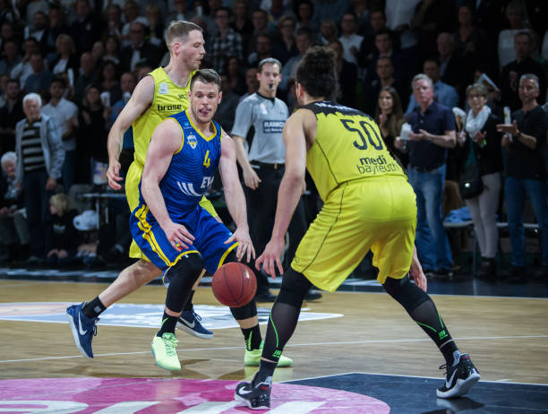 她的复出不 她的复出不