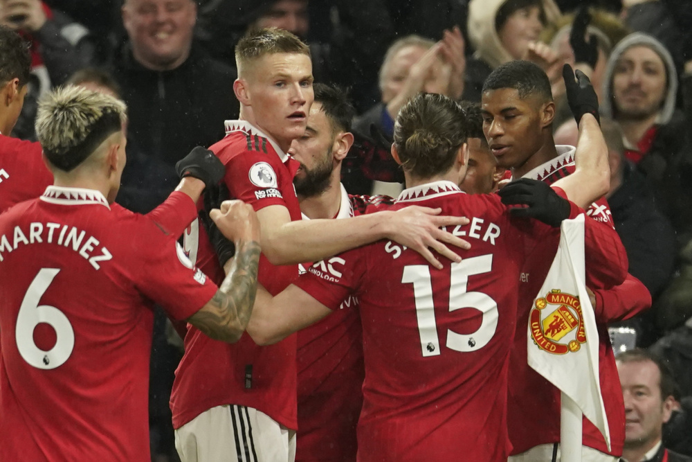 抱有极大的 抱有极大的